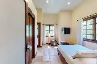 Casa Vista! Stunning Direct Hollywood Sign Views!!