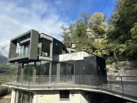 Luxury Villa with far-reaching views between Schenna and Meran. Extraordinary!