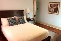 Historic Charm- Modern Amenities Downtown Brownsville. Close to SPI, Space X