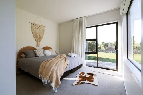 Modern Raglan Hideaway