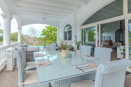 Grand Estate, West Bay. Ocean View, Pool & Waterfall. 5 Minutes Walk to Beach.