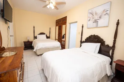 Entire Home in Discovery Bay, St. Ann Hoteles cerca de Dolphin Cove Puerto Seco Beach