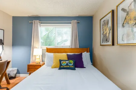 3 Bd House Near Disney/Knotts/Convention Ctr~Sleeps 10!~King Beds! Отели рядом с достопримечательностью «Калифорния Стейт Юниверсити Фуллертон»
