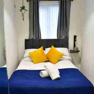 Lovely one bedroom flat with free parking town center Rooms