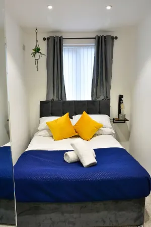 Lovely one bedroom flat with free parking town center Отели в г. Касл