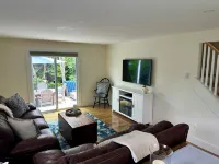 Charming new renovated  3 bed/ 1 Bath  condo sleeps 6+Walk & Bike to everything