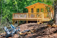 PRIVATE Tiny Cabin+90 acres of hiking+baby goats