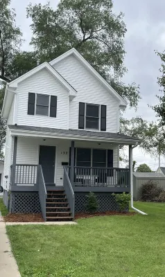 West Des Moines Bungalow Hotels near Clive Elementary School
