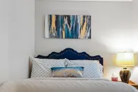 Thomas's Cozy Duplex - Centrally Located Hotels in Springfield