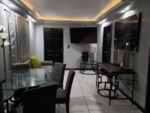 Private Gorgeous Cozy Modern home/5 min Drive from beach, righ across from park