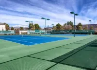 Spacious 2-level Poolside Penthouse 2b + loft| Pools | Clubhouse |Pickleball|Gym