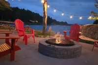 Lake front cottage with beach & dock (Pet-Friendly