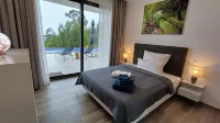 New building above the roofs of Calheta, absolute privacy with a heatable pool