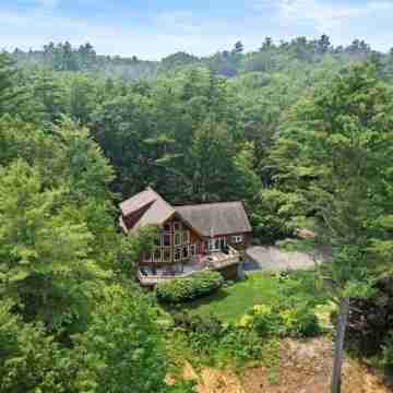 NEWLY RENOVATED! Lake George Mtn Retreat: BBQ, Firepit, 2-tiered Deck! Hotel Exterior