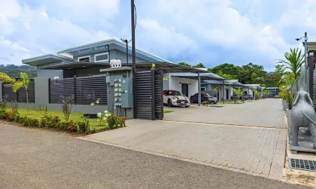 Casamsar Villas:  cozy modern home super close to the beach and amenities