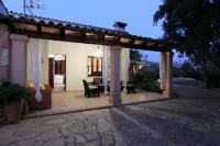 Family friendly villa with optional pool gate , close to Pollensa and the beach.