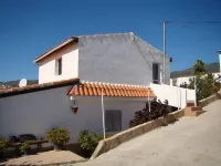 Quiet cottage in the middle of an orchard Hotels in Abona