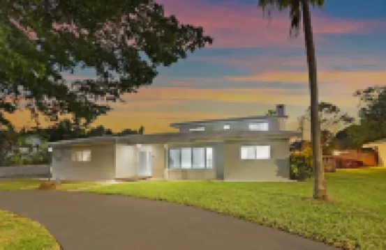 LUX 6BR 4Bath Htd Pool & Jacuzzi Mini Golf G-Room