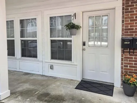 The Port - Walkable to University of Florida, includes Parking