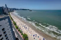 Beautiful AP SEIRA SEA in Bal. Camboriu 프라이아 다스 라란제이라스 주변 호텔