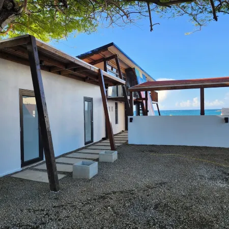 CASA ROARK OCEAN FRONT CHALET