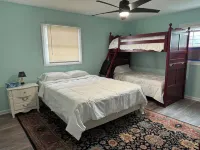 Charming 4-Bedroom Cottage on Fabulous Diamond Lake! Just Remodeled! WiFi & AC