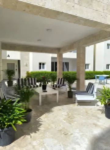 Roomy, 4 minutes to  beach and restaurants,  or you can also walk