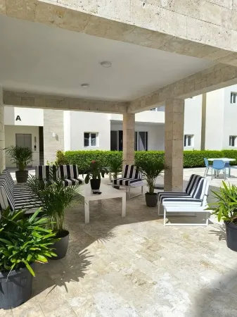 Roomy, 4 minutes to  beach and restaurants,  or you can also walk