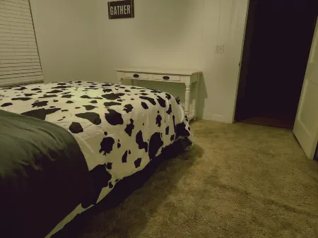 King bed Weatherford square