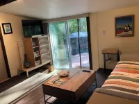 Baiting Hollow Cozy Cottage w/Walk-to beach, Wineries, farmstands. horsefarms!