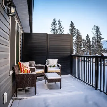 Mountain Views | Air Con | Garage | Large Deck | Nearby Trails | Parking