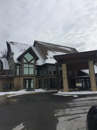 Newly remodeled, Located in Galena Territories. Small dogs OK under 25 LBS