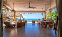 Spacious luxury villa with incredible ocean views, 5 minutes from the beach