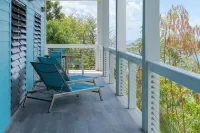 Verandah-style Living Overlooking Coral Bay