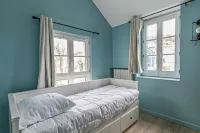 House with garden and free parking