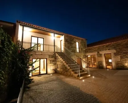 Old house restored in Douro, 5 km from Vila Real. Comfort and tranquility. Hotels in Vila Real