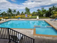 This is a three bedrooms three bathrooms house that is fully furnihsed Hotels in Falmouth