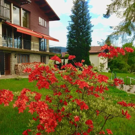 New apartment, superb lake and mountain views.