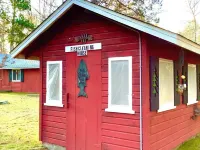 Peaceful Waters Cabin Sleeps 4 Hotels in Newbold
