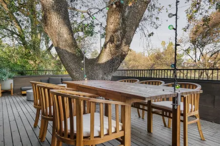 House in the Clouds : As seen on Netflix