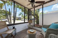 Shell We Dance? Charming Bungalow with Fabulous Location and Private Pool!