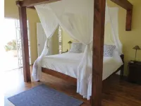 Private romantic retreat, ideally located, panoramic views, walk to the beach. Hotels in Cliftons