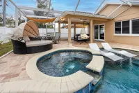 Poolside Paradise close to Clearwater 5br 2bath sleeps 12 with heated pool