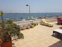 House with shared pool and garage 100 meters from the beach and overlooking the Ria