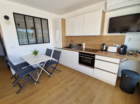 Très Belle Marina Orientée Plein sud Отели рядом с достопримечательностью «Observatoire»