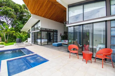 Peaceful villa, 3 bdrs with amazing mountain views!