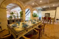 Beautiful 5 Bedroom House w/Pool in Walled City