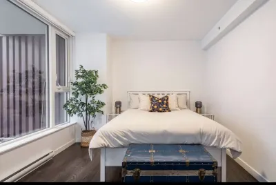 New Modern, Large 1 Bedroom, 1 Bathroom + Work Space