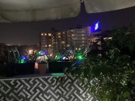 Furnished apartments ideally located behind the Golf de Kinshasa Отели рядом с достопримечательностью «Église Porte des Cieux»