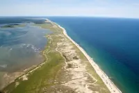 4-bedroom Vacation Home Less Than 1 Mile to Nauset Beach, AC, Fire-Pit - Wifi